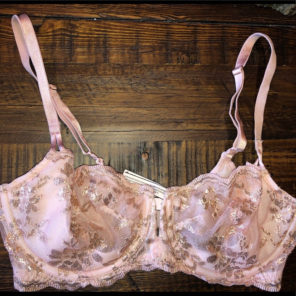 NWOT Victoria’s Secret wicked lace unlined 34DD